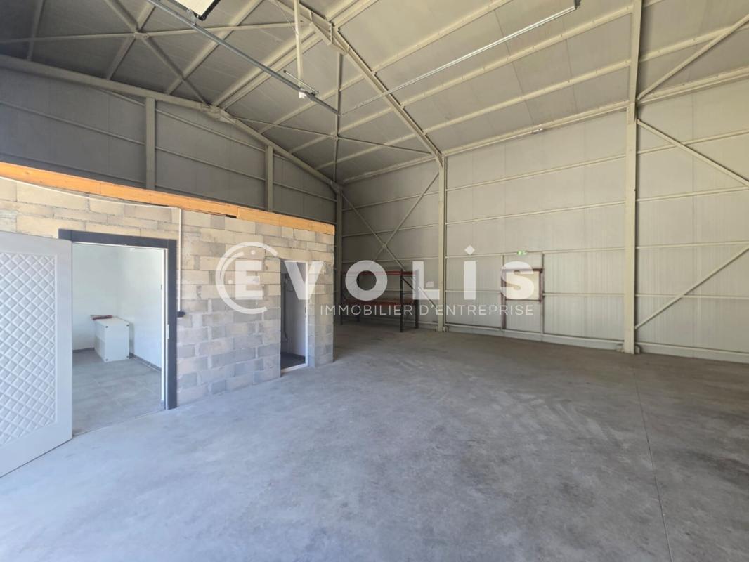 Light Industrial in Marolles-en-Hurepoix to rent Interior Photo- Image 1 of 6