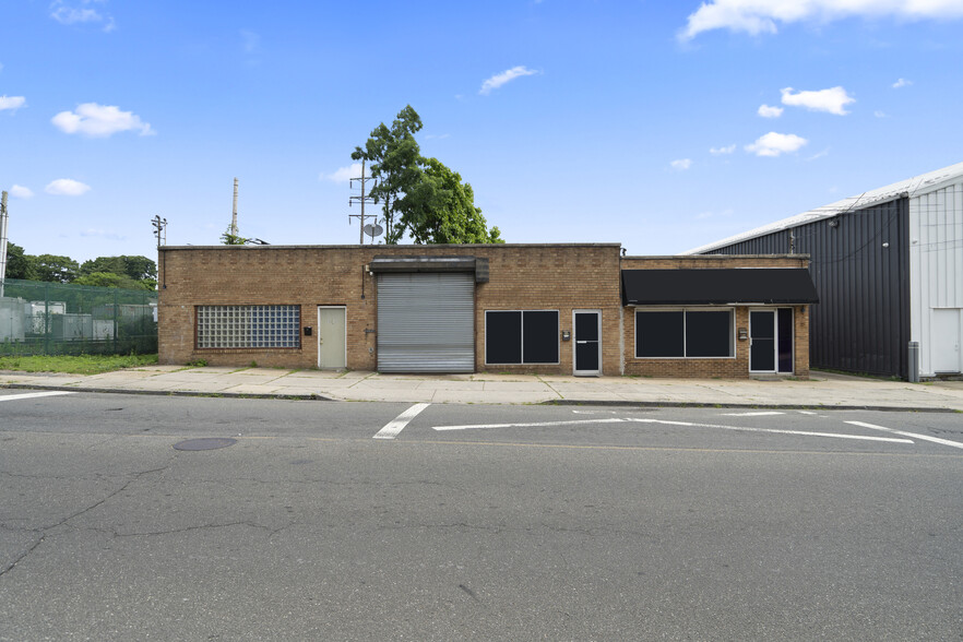 507 Eagle Ave, West Hempstead, NY for sale - Building Photo - Image 3 of 44