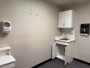 2212 Old Furnace Rd, Boiling Springs, SC to rent Interior Photo- Image 1 of 5