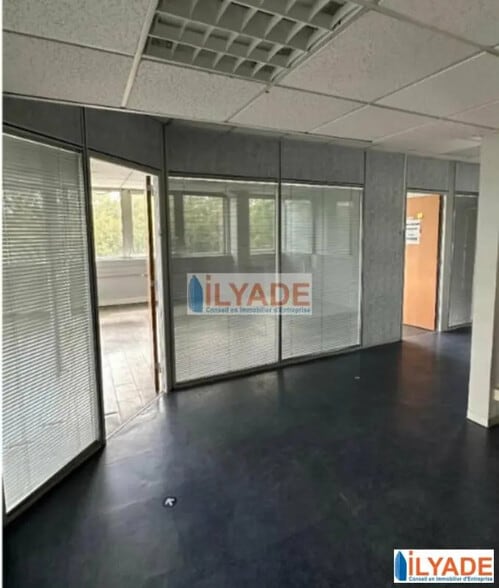 Office in Marseille to rent - Interior Photo - Image 3 of 5
