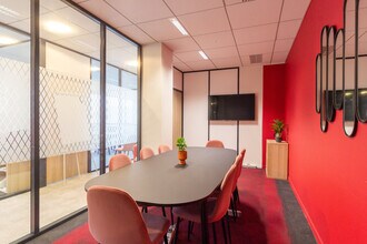 1-5 Rue Du Débarcadère, Colombes to rent Interior Photo- Image 2 of 5