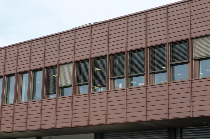 Light Industrial in Wissous to rent - Building Photo - Image 1 of 9