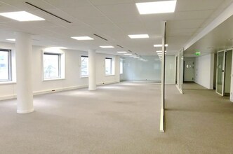 4 Place Des Vosges, Courbevoie to rent Interior Photo- Image 2 of 5