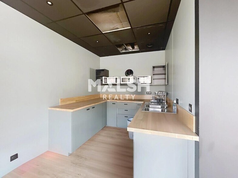 Office in Bron to rent - Interior Photo - Image 2 of 14