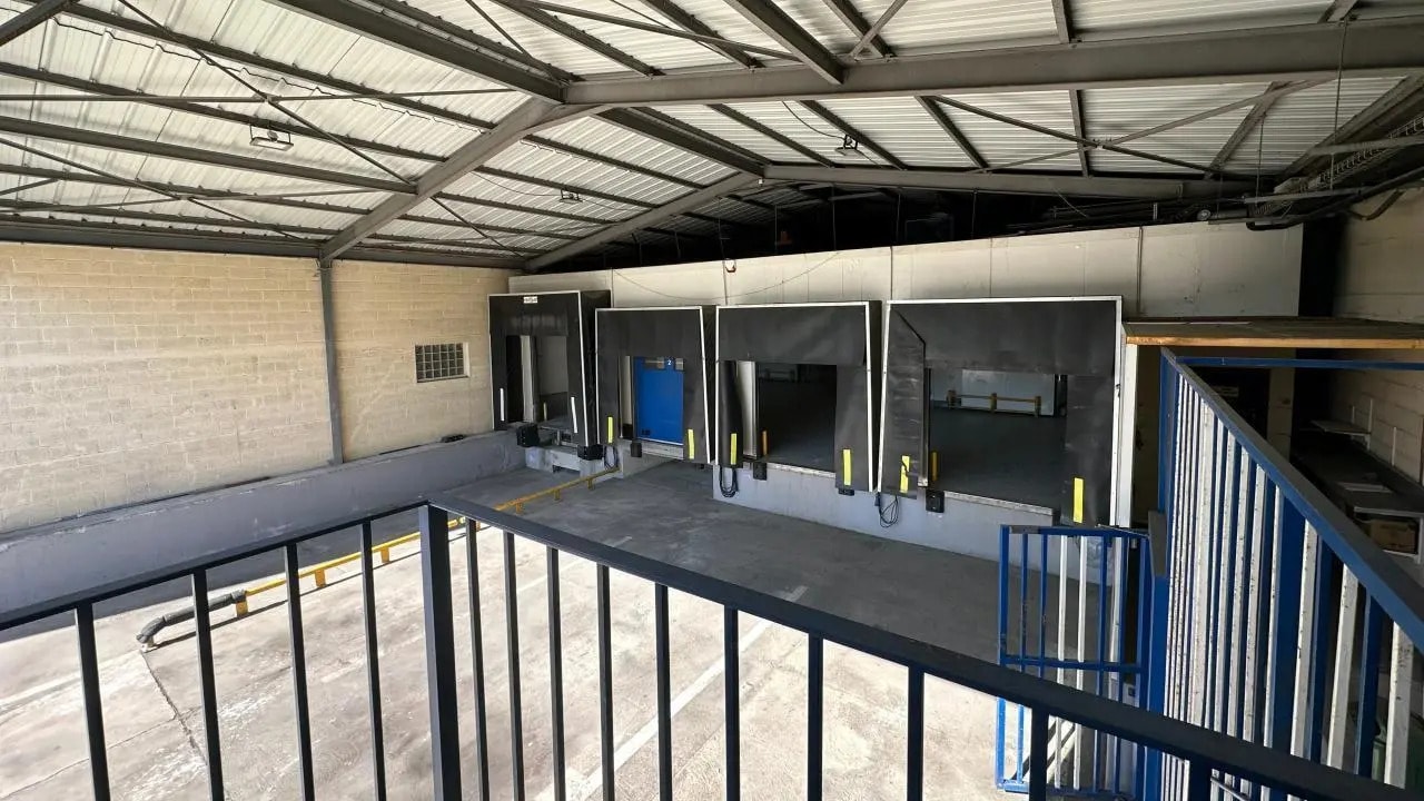 Light Industrial in Montreuil for sale Building Photo- Image 1 of 8