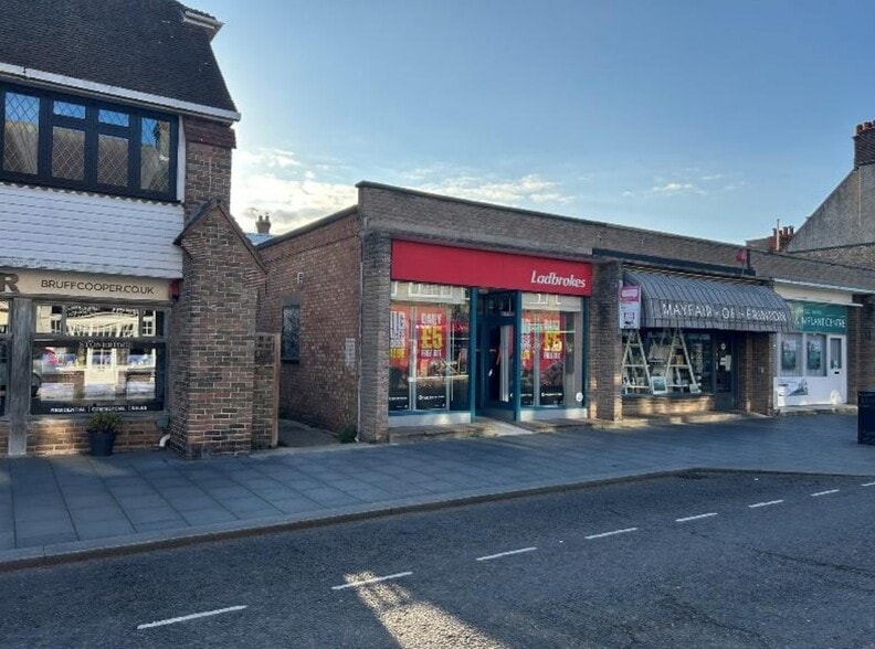 117 Connaught Ave, Frinton On Sea for sale - Building Photo - Image 2 of 2