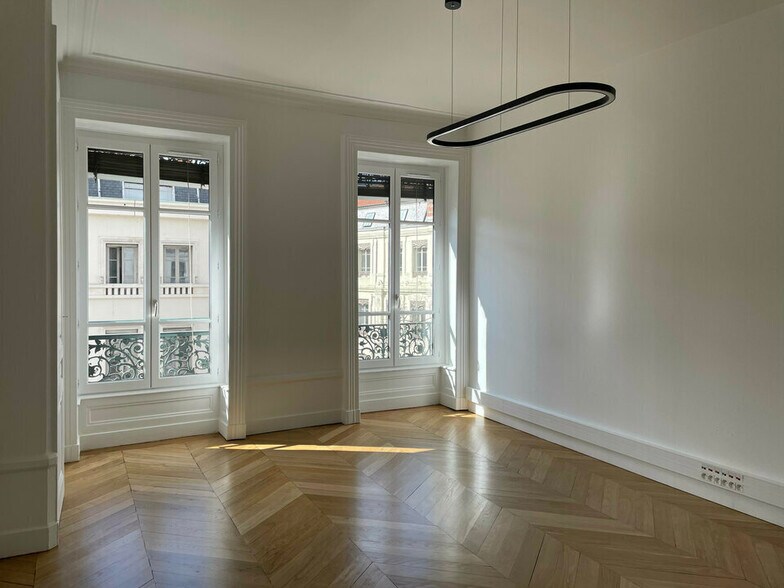 Office in Lyon to rent - Interior Photo - Image 2 of 11