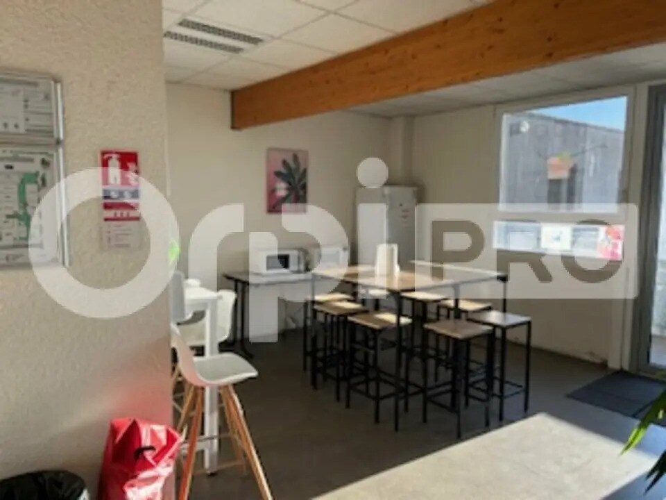Office in Villefranche-sur-Saône to rent Interior Photo- Image 1 of 9
