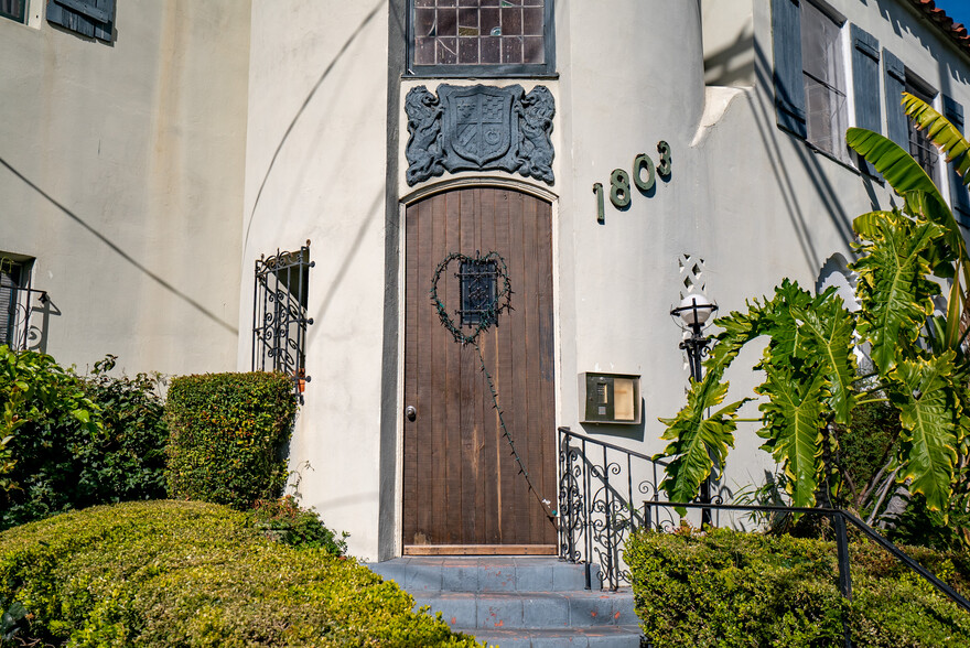 1803 N Wilton Pl, Los Angeles, CA for sale - Building Photo - Image 3 of 8