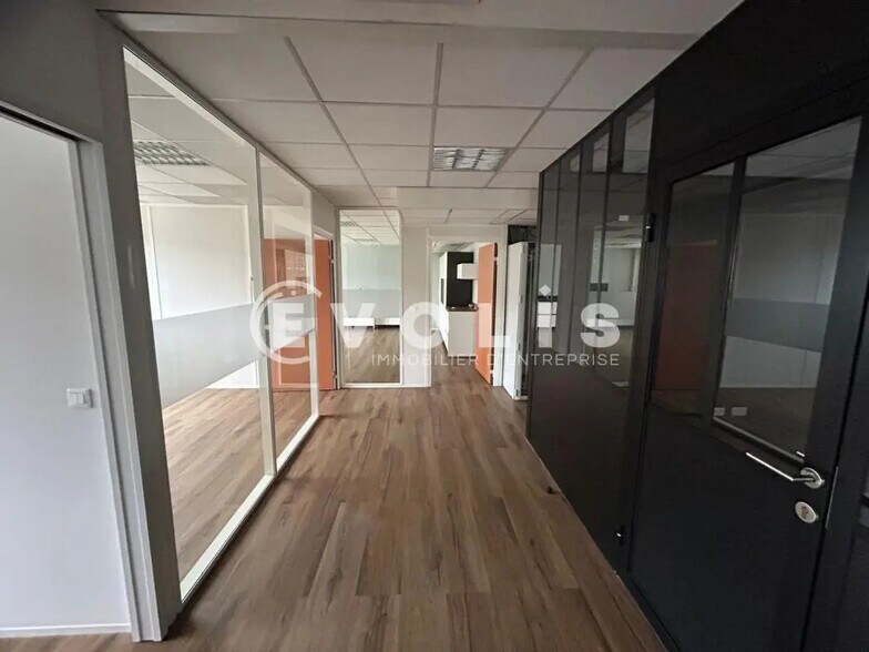 Office in Mérignac to rent - Interior Photo - Image 2 of 6