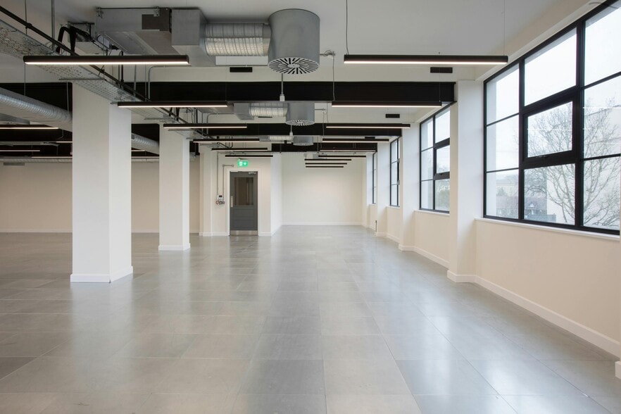 Ambrose St, Cheltenham to rent - Building Photo - Image 2 of 11