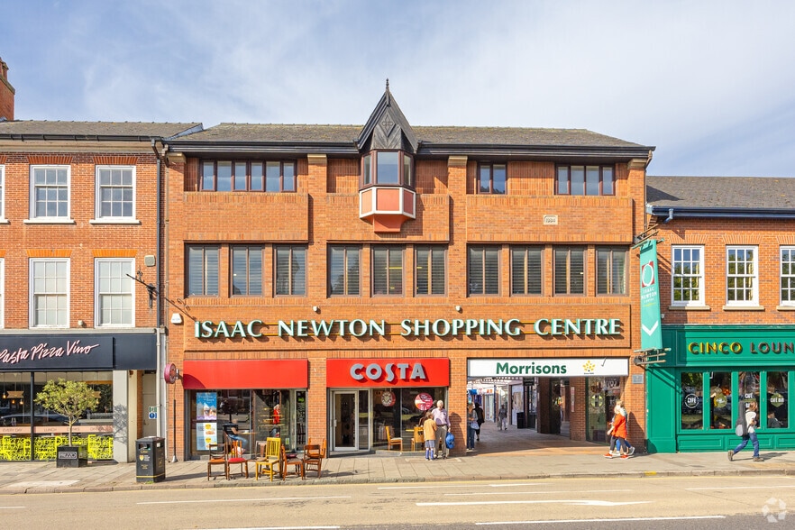 St Peters Hl, Grantham to rent - Primary Photo - Image 1 of 8