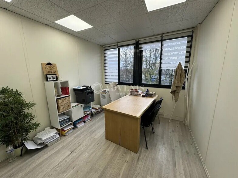 Office in Goussainville to rent - Interior Photo - Image 3 of 10