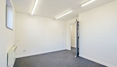 Chesterfield Way, Hayes to rent Interior Photo- Image 2 of 2