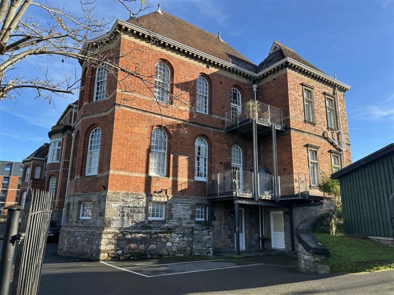 15 Apsley Rd, Plymouth to rent - Building Photo - Image 2 of 2