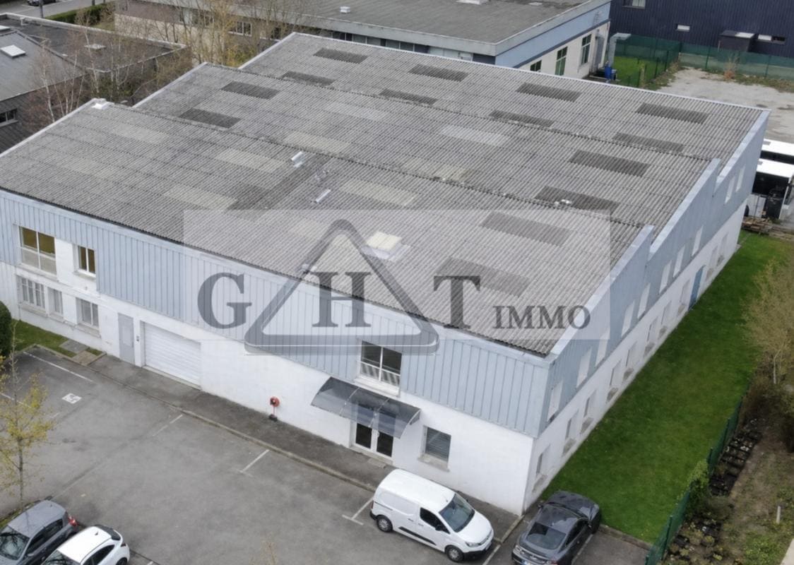 Industrial in Buc to rent Building Photo- Image 1 of 5