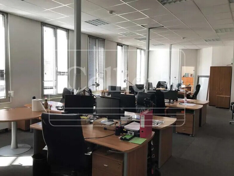 Office in Marseille to rent - Interior Photo - Image 3 of 15