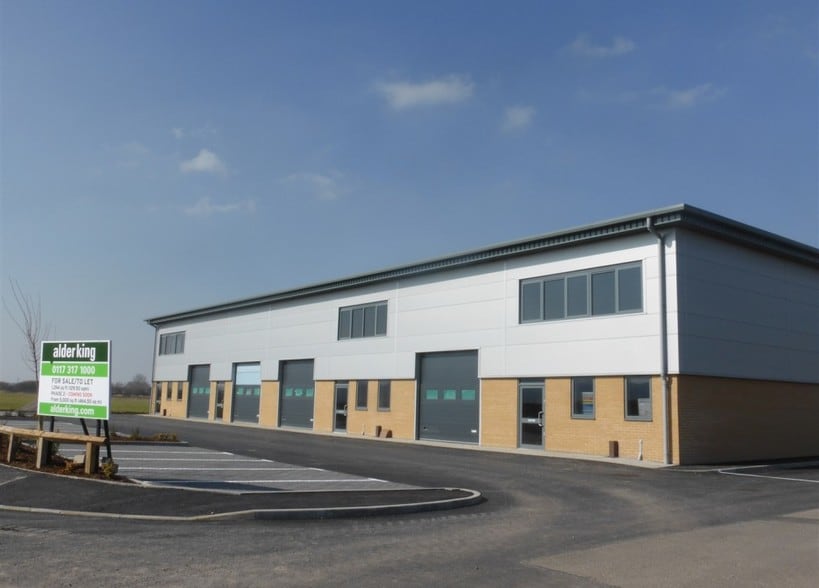 12 Beaufighter, Weston Super Mare to rent - Building Photo - Image 2 of 10