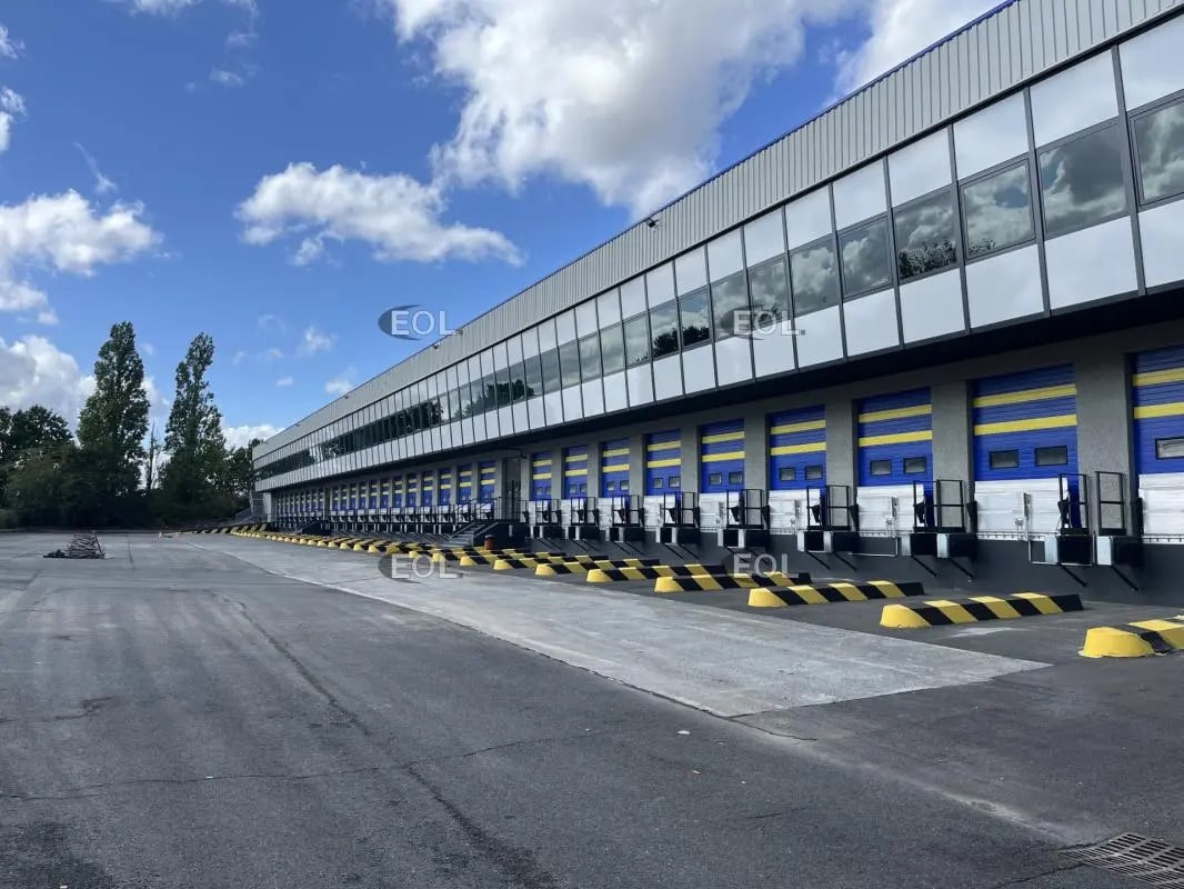 Industrial in Saint-Witz to rent Building Photo- Image 1 of 4