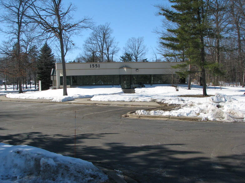 1525-1551 Park Pl, Ashwaubenon, WI for rent - Building Photo - Image 2 of 6