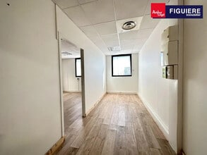 190 Rue Marcelle Isoard, Aix-en-Provence to rent Building Photo- Image 2 of 2