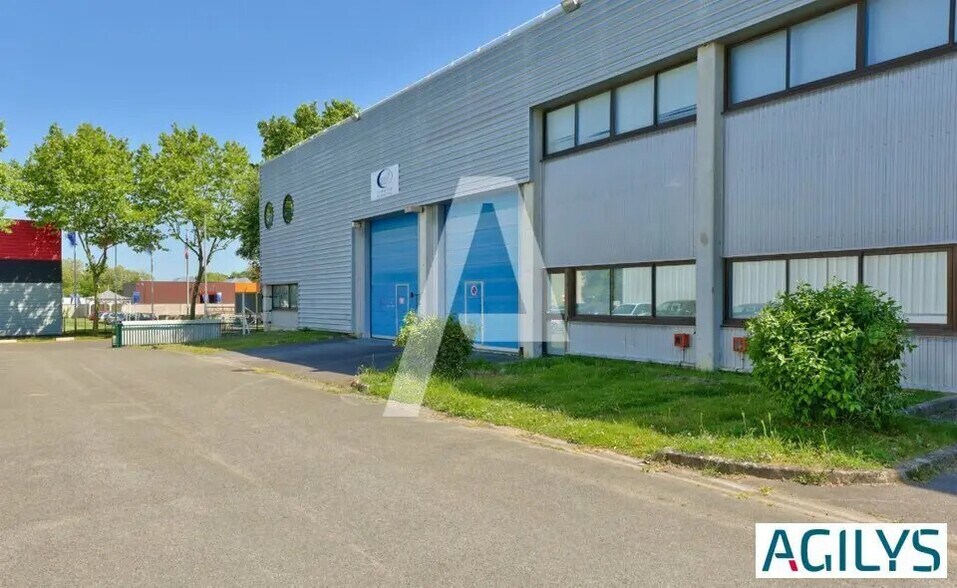 Light Industrial in Collégien to rent - Building Photo - Image 3 of 4