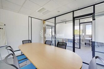 Office in Suresnes to rent Interior Photo- Image 2 of 7