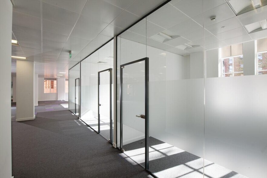 Burgess Springs, Chelmsford to rent - Building Photo - Image 3 of 12