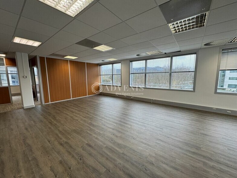 Office in Villepinte to rent - Interior Photo - Image 2 of 8