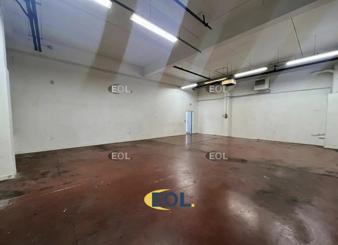 Office in Villepinte to rent Interior Photo- Image 1 of 12