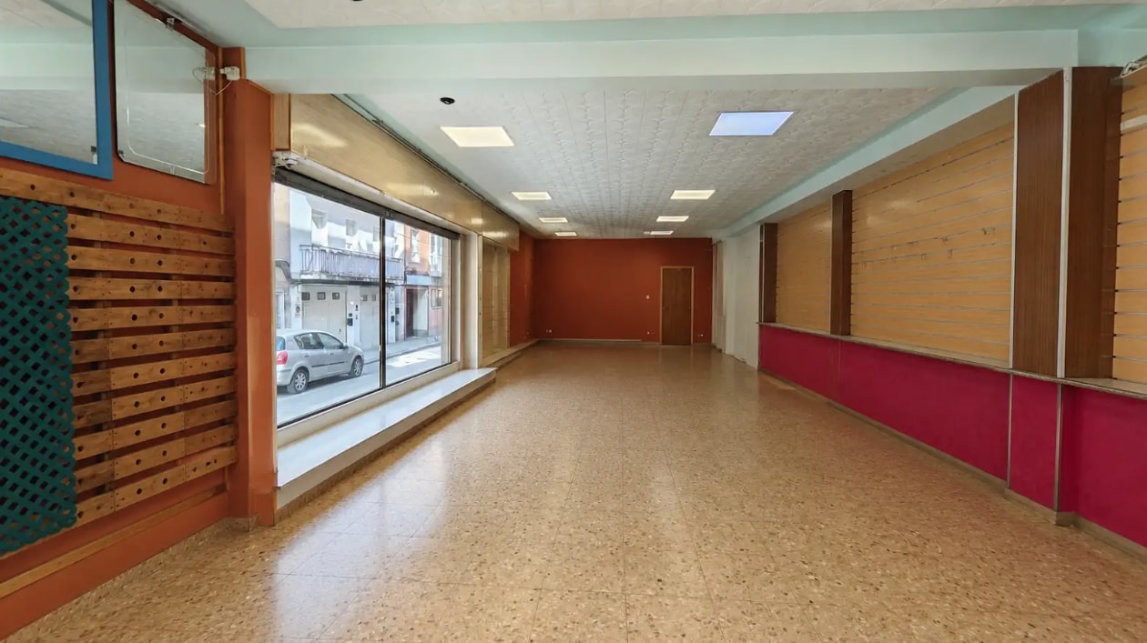 Madrid, MAD 28039 - Unit 1 - - Interior Photo - Image 2 of 11