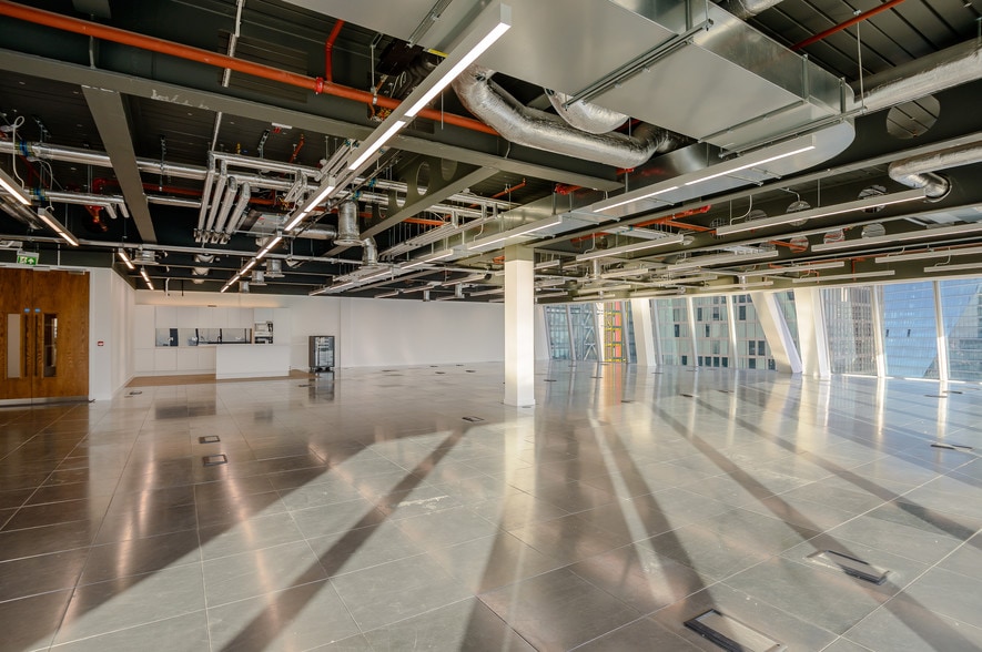 52 Lime St, London to rent - Interior Photo - Image 2 of 12