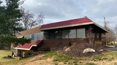 11777 Gravois Rd, Saint Louis, MO for rent Building Photo- Image 1 of 4