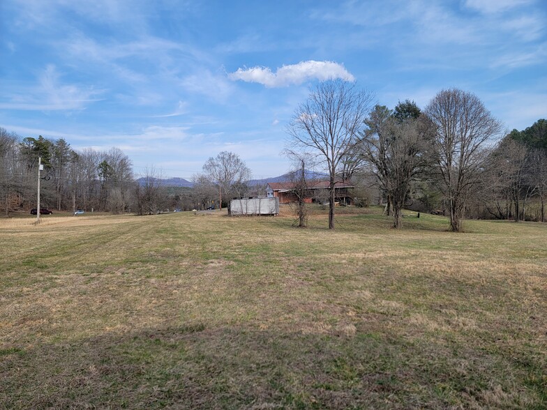 518 Hwy 64 E, Hayesville, NC for rent - Primary Photo - Image 2 of 15