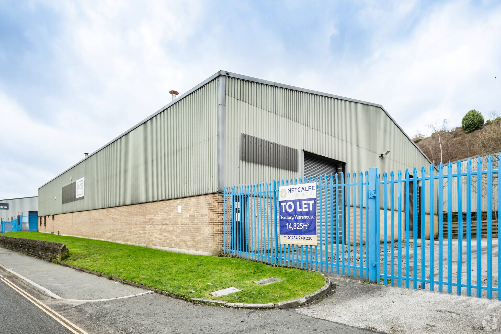 93 Birds Royd Ln, Brighouse to rent Primary Photo- Image 1 of 4