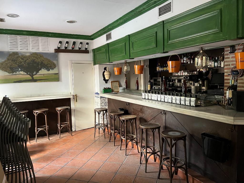 Retail in Madrid, Madrid to rent Primary Photo- Image 1 of 2