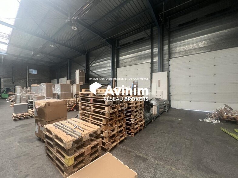 Light Industrial in Genas to rent - Interior Photo - Image 3 of 12