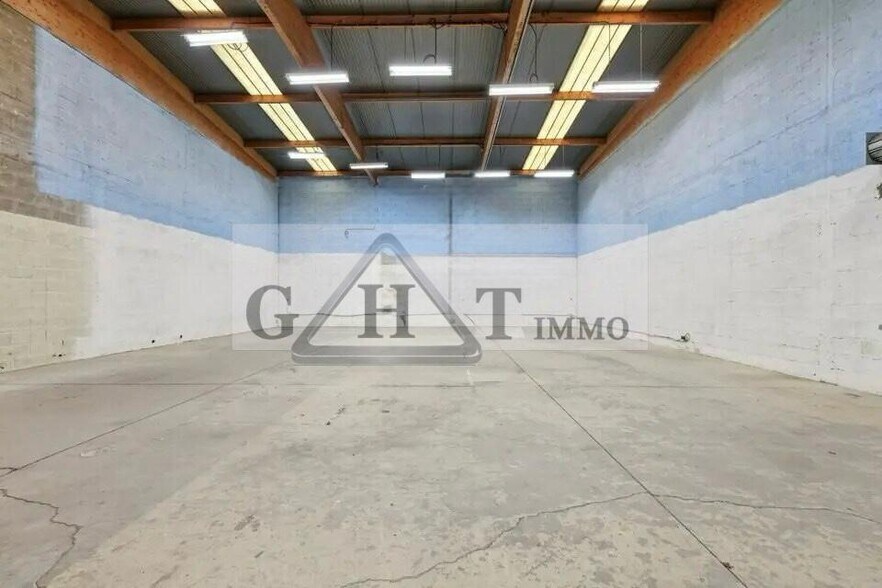 Industrial in Émerainville to rent - Interior Photo - Image 3 of 5