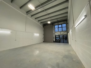 32 Burrington Way, Plymouth to rent Interior Photo- Image 1 of 5