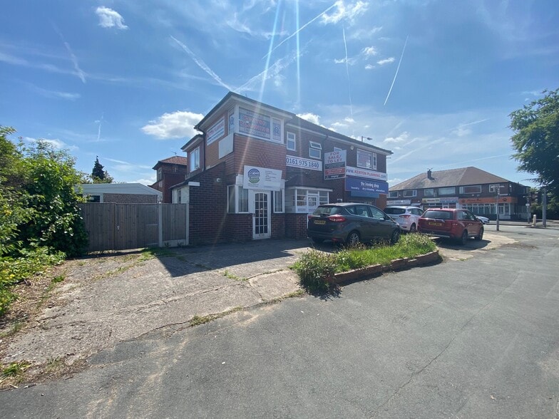 1 Queensway, Manchester to rent - Building Photo - Image 2 of 12