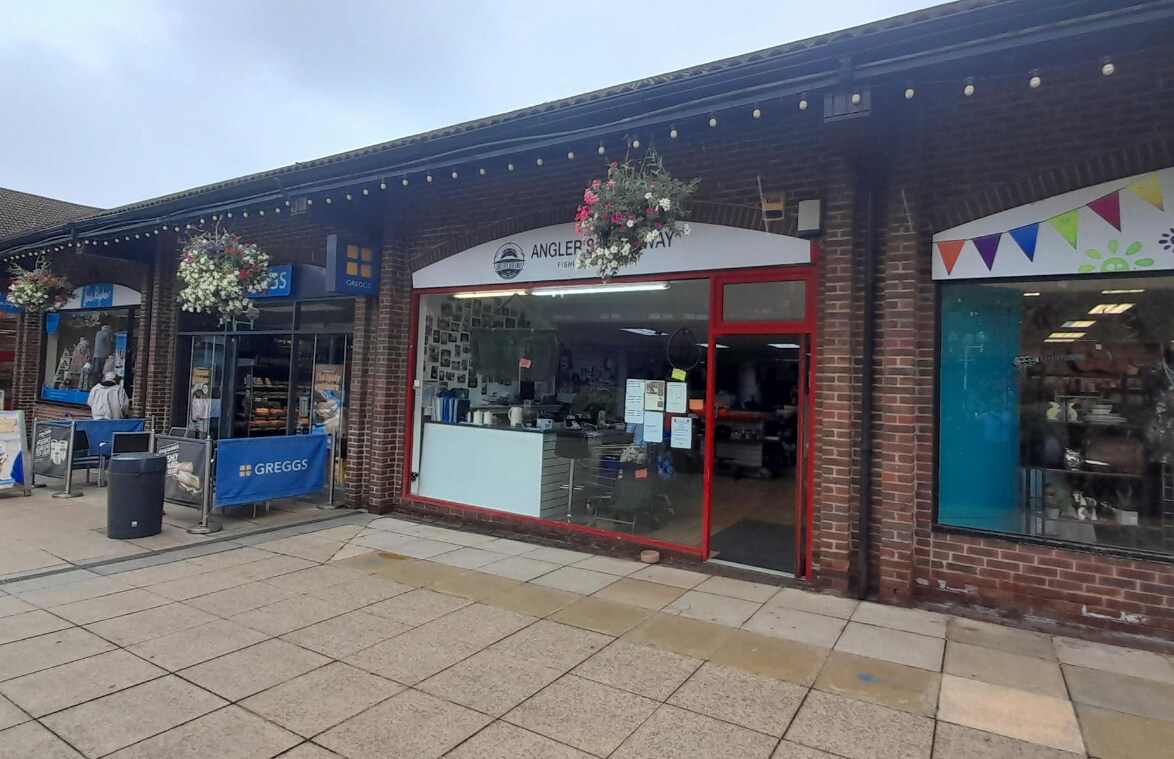 Chineham Centre, Chineham to rent Building Photo- Image 1 of 4