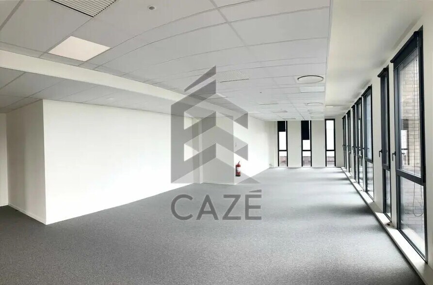 Office in Bordeaux to rent - Building Photo - Image 2 of 5