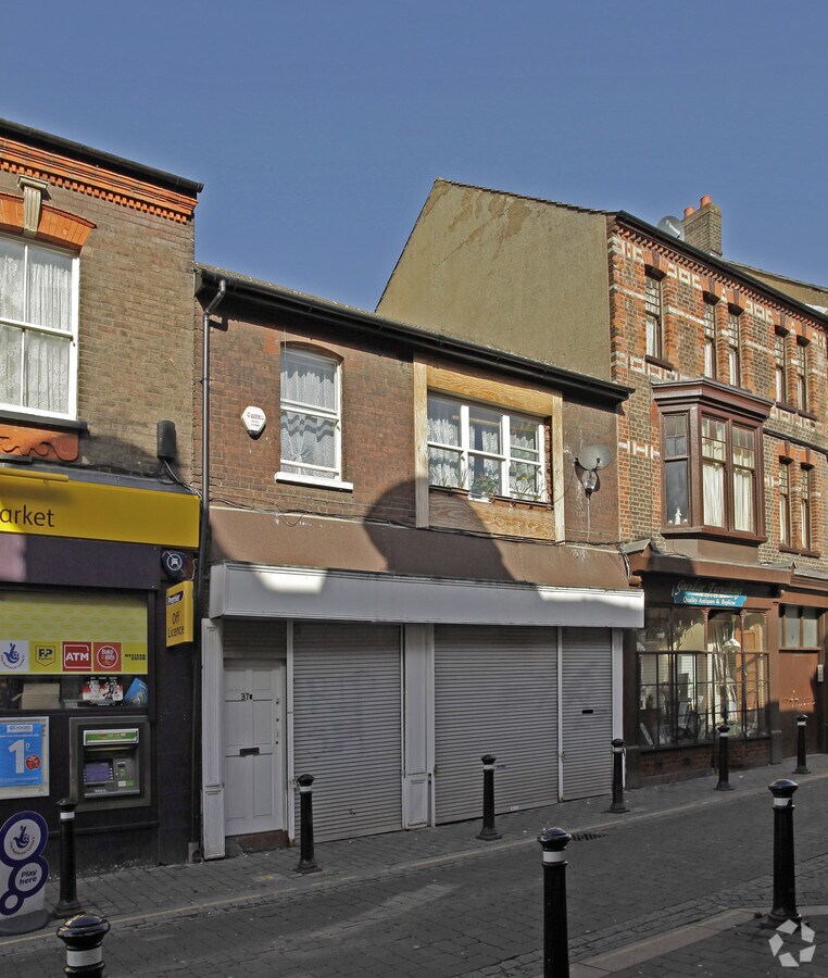 37 High Town Rd, Luton LU2 0BW