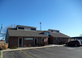 2110 SW Belle Ave, Topeka, KS for rent Building Photo- Image 1 of 2