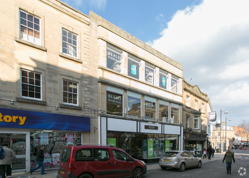 6 High St, Yeovil for rent - Building Photo - Image 2 of 4