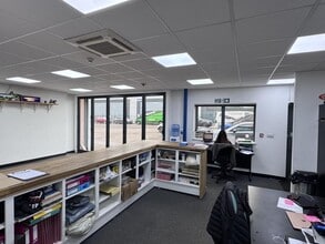 1-5 West Hendford, Yeovil to rent Interior Photo- Image 1 of 3