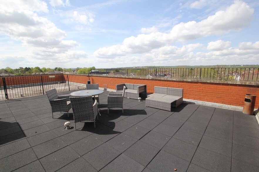 303 Ballards Ln, London to rent - Building Photo - Image 2 of 9