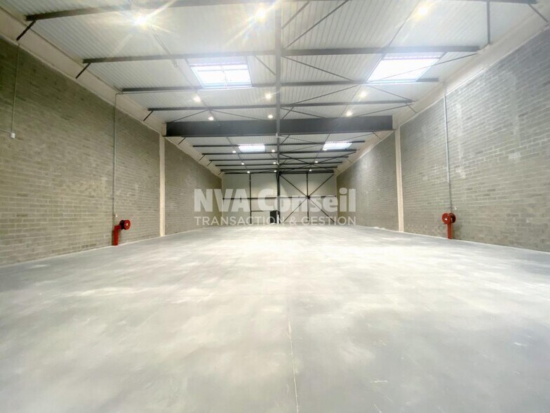 Industrial in SAINT-OUEN-L'AUMONE to rent - Building Photo - Image 2 of 19
