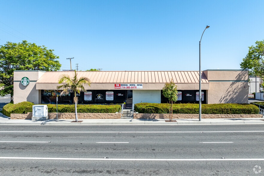 2115 N Tustin St, Orange, CA to rent - Building Photo - Image 3 of 11