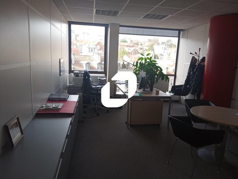 Office in Saint-Cloud to rent - Interior Photo - Image 2 of 6